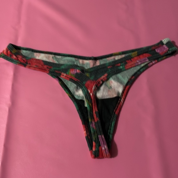 Victoria’s Secret panties - Picture 11 of 12
